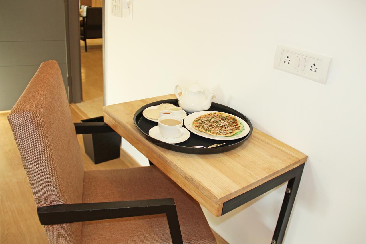 Oyo 5934 Lokaz Hotel บังกาลอร์ ภายนอก รูปภาพ