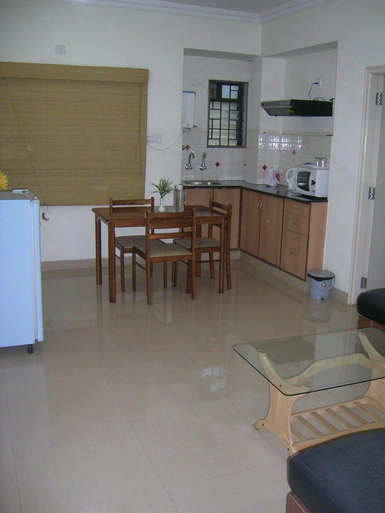 Oyo 5934 Lokaz Hotel บังกาลอร์ ภายนอก รูปภาพ