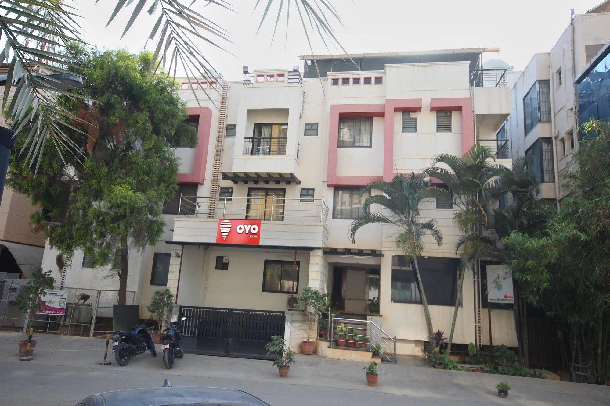 Oyo 5934 Lokaz Hotel บังกาลอร์ ภายนอก รูปภาพ