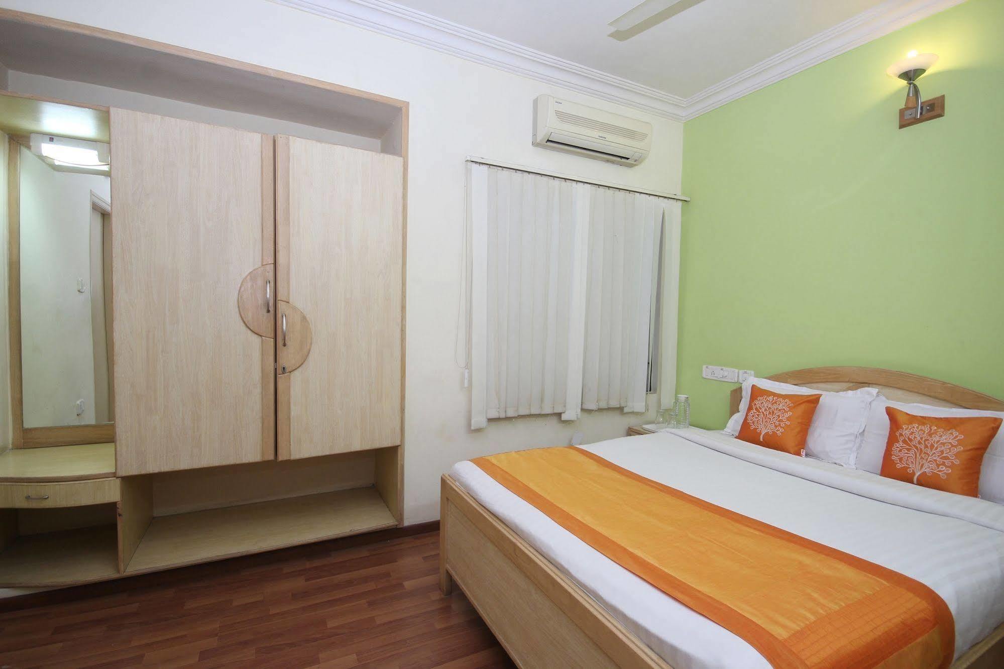 Oyo 5934 Lokaz Hotel บังกาลอร์ ภายนอก รูปภาพ