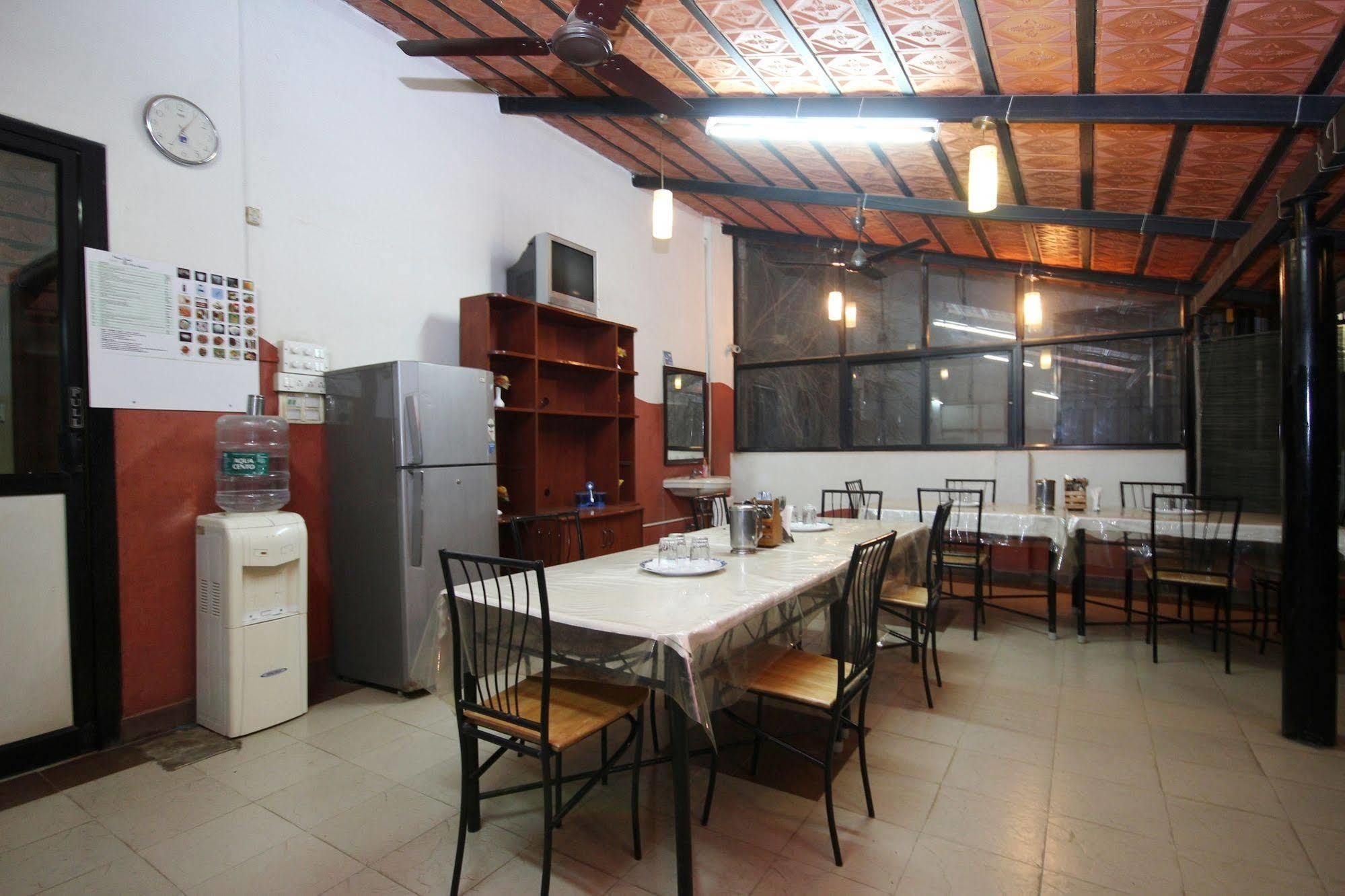 Oyo 5934 Lokaz Hotel บังกาลอร์ ภายนอก รูปภาพ
