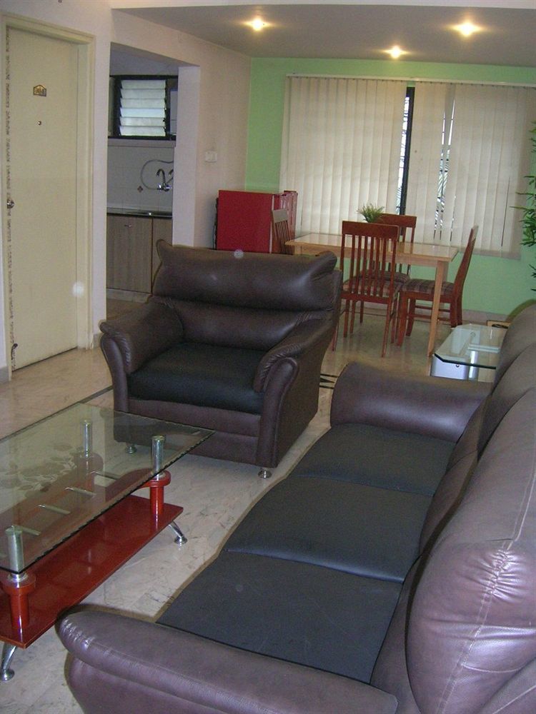 Oyo 5934 Lokaz Hotel บังกาลอร์ ภายนอก รูปภาพ
